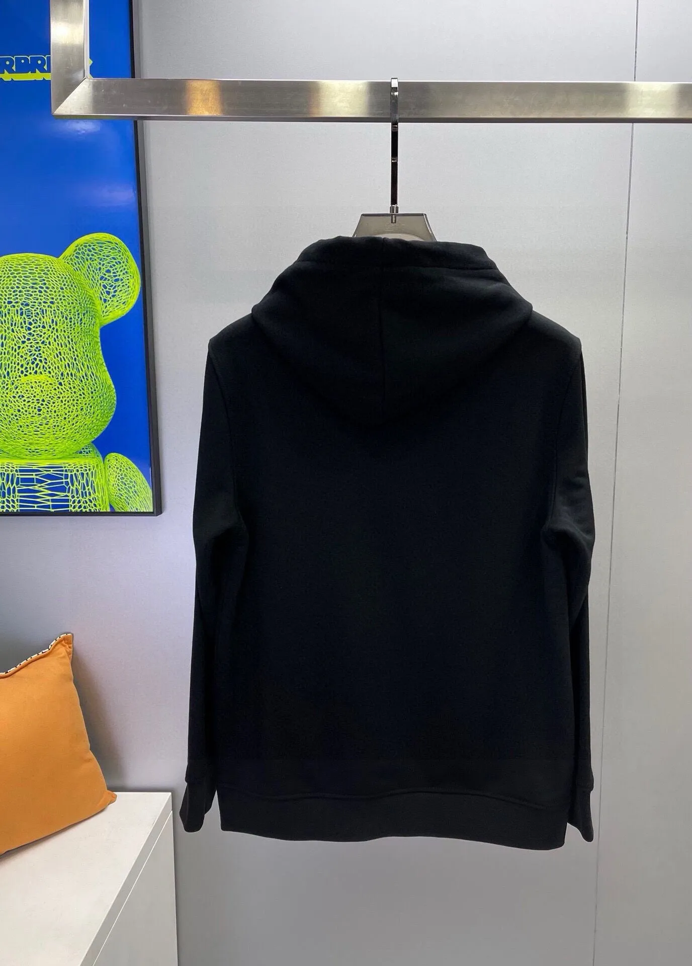 🅿️400 [Lv Louis Vuitton] (Fat Man Gospel) Hot-selling suit is coming. Focus on the original version of the official website. 2025 new hot-selling cardigan sweater suit. The original order is the best. 🇭🇰The meticulous work of top designers. Just for a fitting and perfect upper body effect. All-natural high-quality Roman cotton 100%, close-fitting comfort, noble and elegant! Original hardware embodies elegance and nobility! Counter size: M-5XL (maximum wear up to 220 pounds)